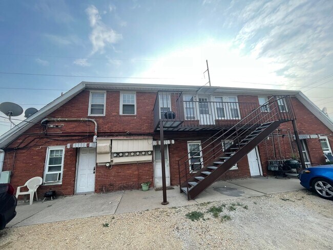 Building Photo - 4647 Brady St