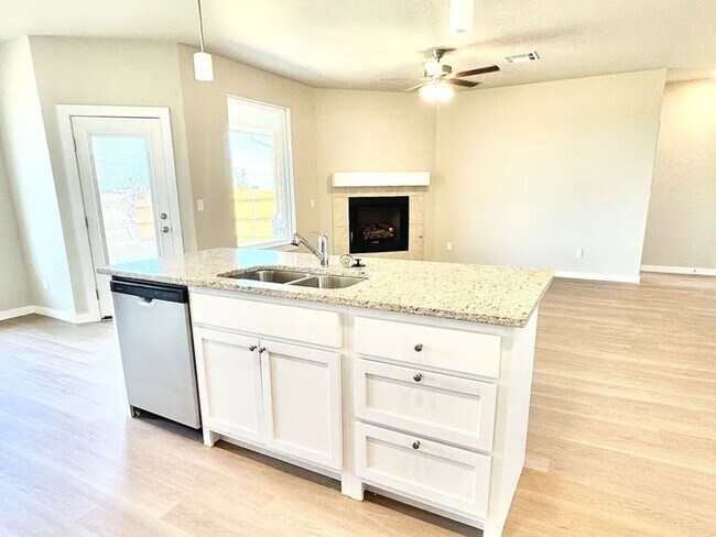 Building Photo - Pet-Friendly 3-Bed Home in Edmond - Move-In Ready!