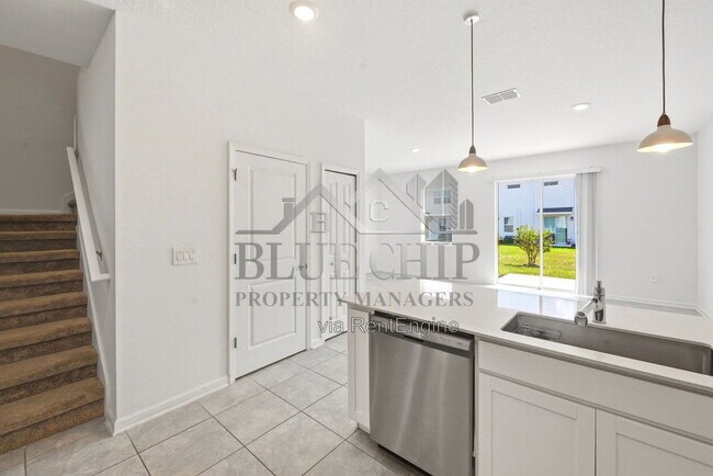 Building Photo - 2634 Runners Cir