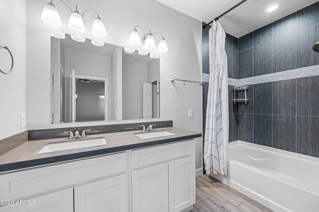 Building Photo - 1013 E Odeum Ln