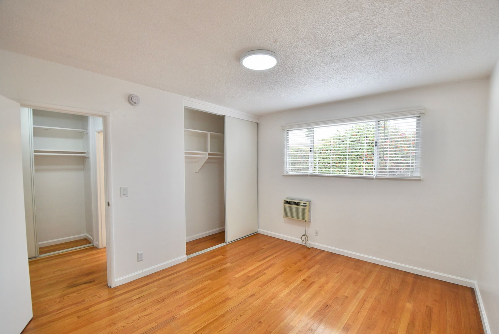 Building Photo - 11143 Aqua Vista St