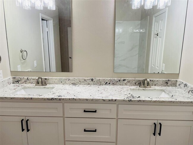 Building Photo - 3307 Golden Trails Dr