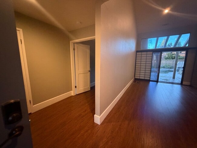 Building Photo - Gorgeous 3-Bedroom House in Gold River with pool