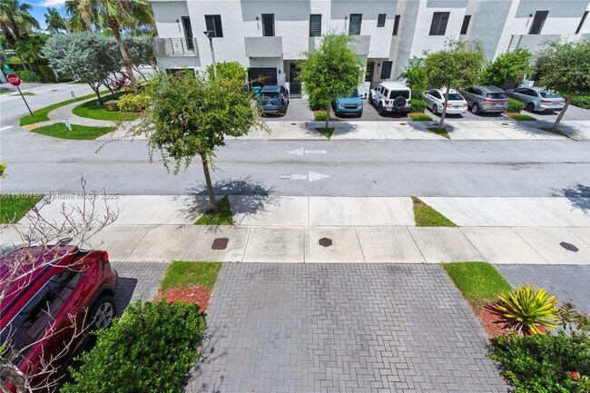 Building Photo - 535 SW 91st Pl