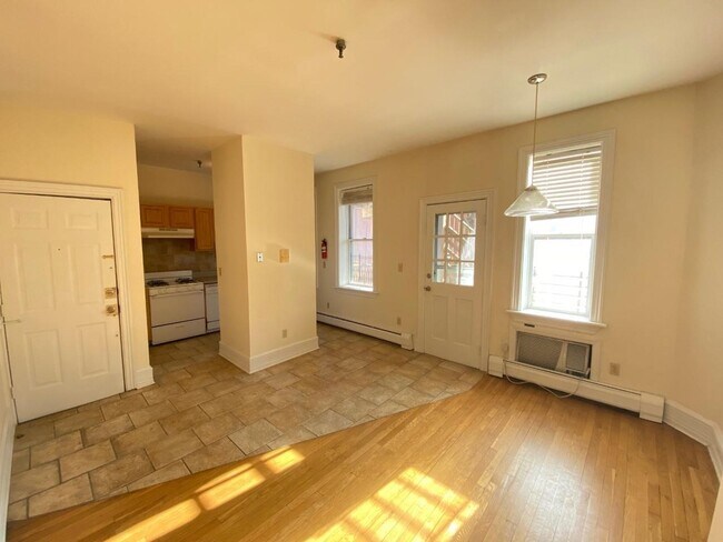 Building Photo - 55 Bright St