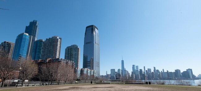 Building Photo - 77 Hudson St