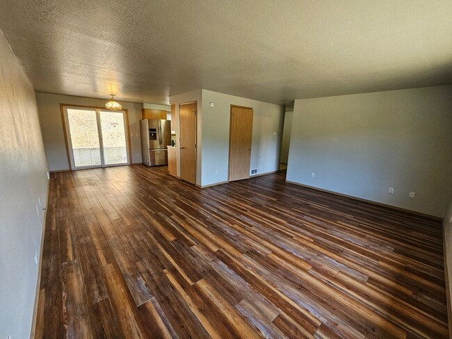 Building Photo - Nice Country Home with Mountain Views