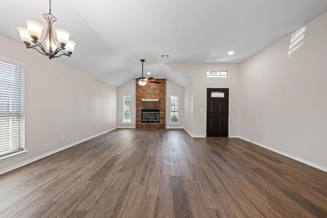 Building Photo - Two reasons to stop scrolling: the schools and the bathrooms. 3/2/2 Home in Putnam City Northaven...