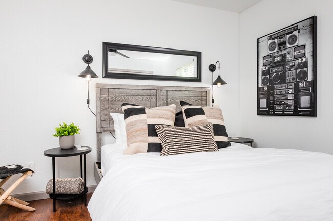 Building Photo - 1975 W Deane St