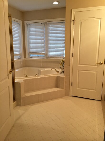 Building Photo - 11601 Park Vista Blvd