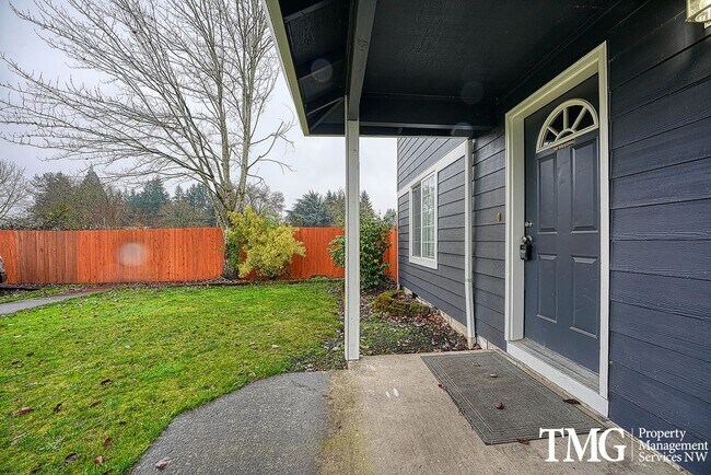 Building Photo - Wonderful 2 Story 3 Bed 2.5 Bath Home in Five Corners!