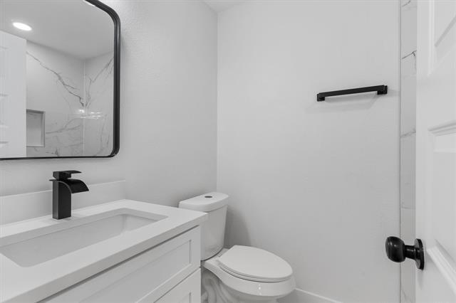 Building Photo - 219 Lakeview Dr