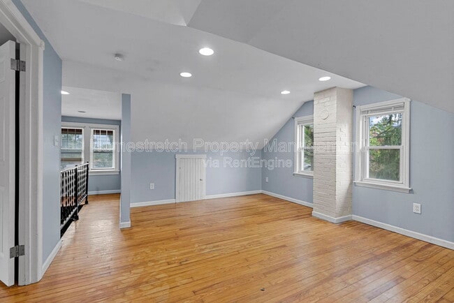 Building Photo - 3215 St Catherine St