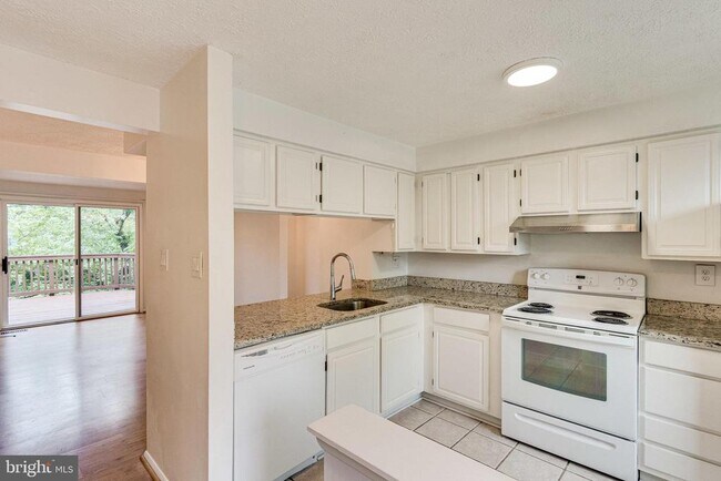 Building Photo - 2841 Shepperton Terrace