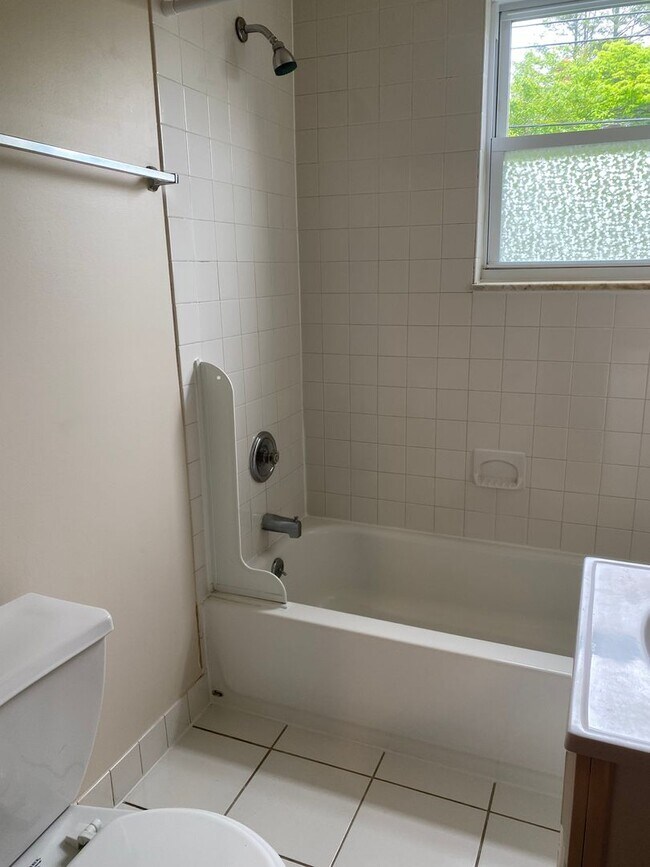 Building Photo - 3401 Berkley Ave