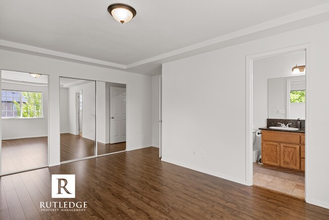 Building Photo - Southwest Medford / Near ROGUE X