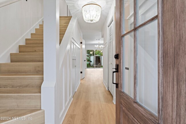 Building Photo - 798 Main St