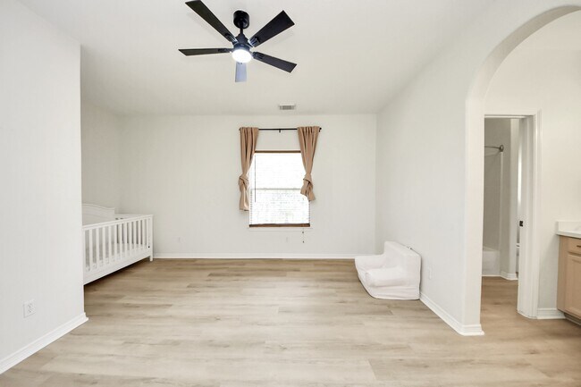 Building Photo - 527 Little River Ct