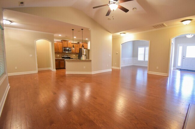 Building Photo - 4 Bedroom 2 Bathroom Home in Anderson Creek
