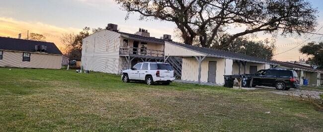 Building Photo - 8002 Trapier Ave