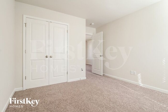 Building Photo - 522 Hillpark Ln