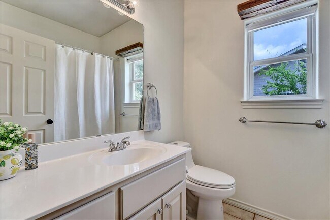 Building Photo - 203 Dunkeld Dr