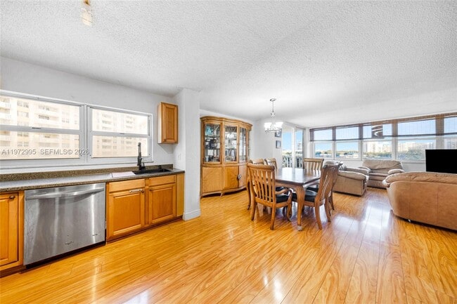 Building Photo - 1825 S Ocean Dr