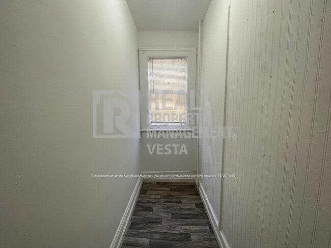 Building Photo - 1096 Hillyer Ave