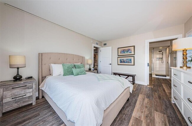 Building Photo - 4900 Brittany Dr S