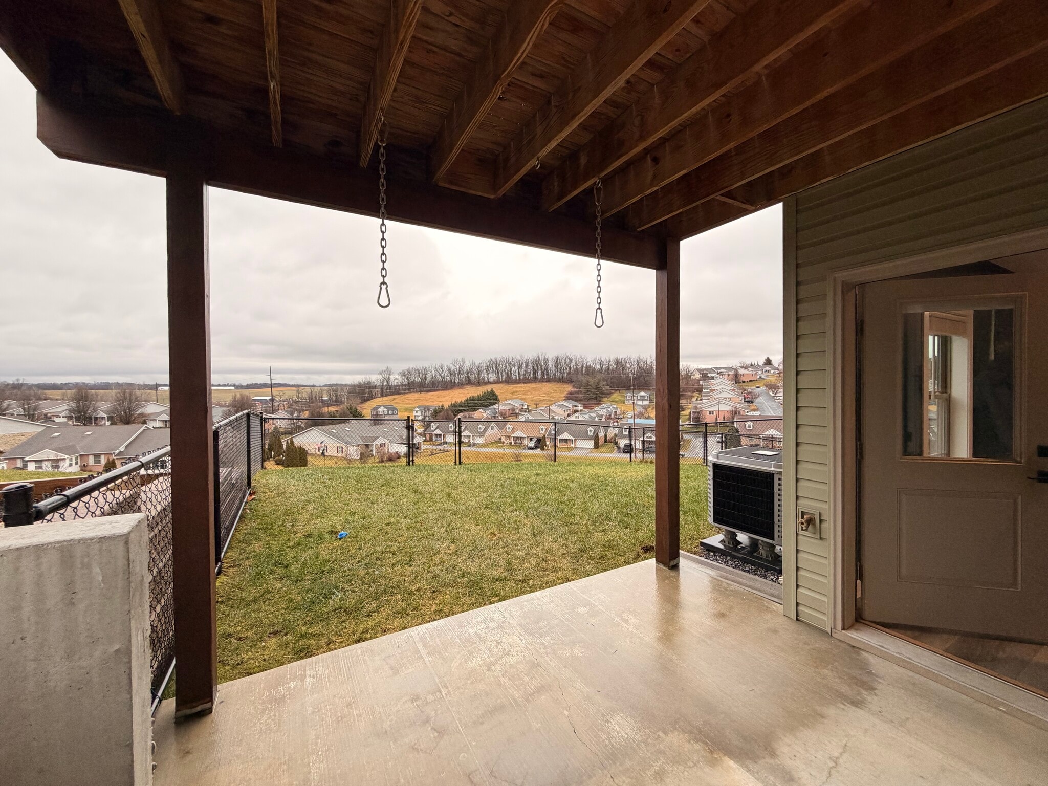 Building Photo - 746 Golden Spring Dr