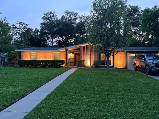 Building Photo - 7407 Quail Run Dr