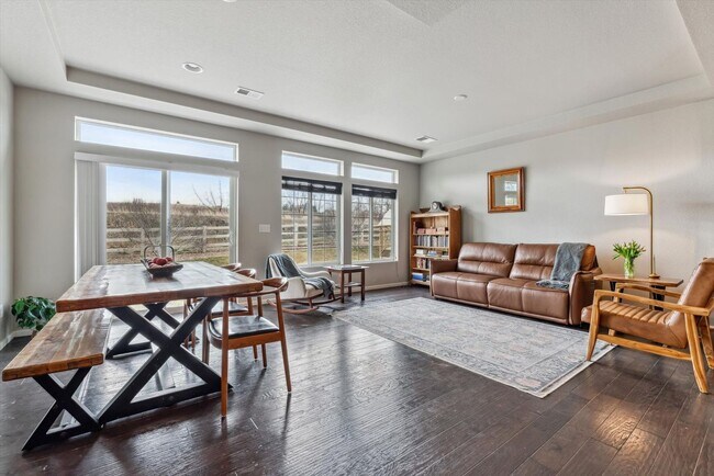Building Photo - Beautiful 3 bedroom, 3 bath home backs to ...