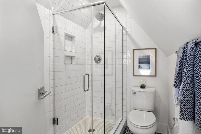 Building Photo - 1015 D St NE