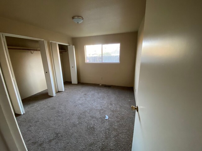 Building Photo - Four bedroom with pool in Northwest Hanford