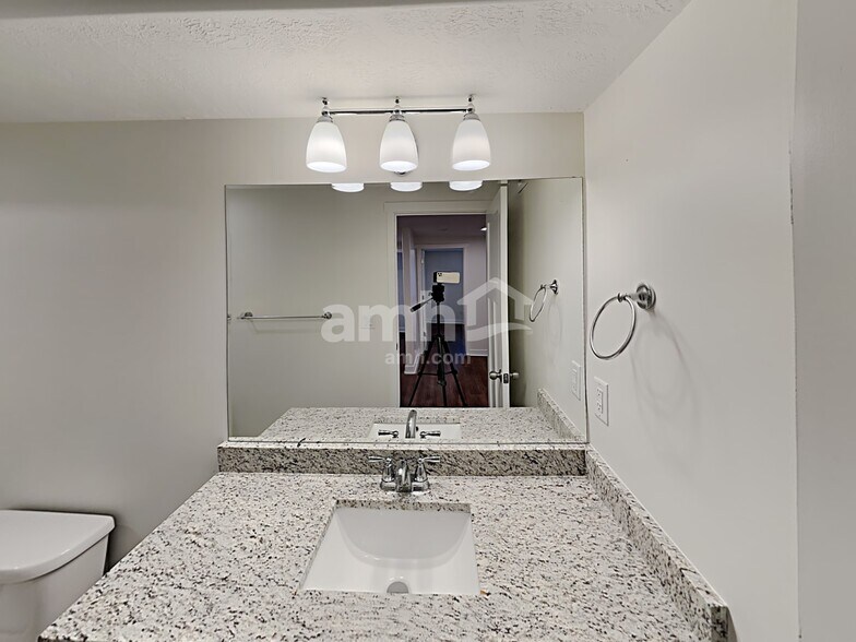 Building Photo - 602 Koins Way