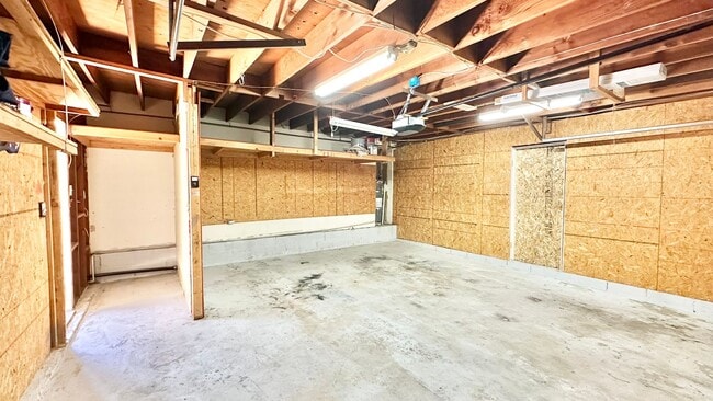 Building Photo - Sweet Two-Story Home with Amazing Views in...
