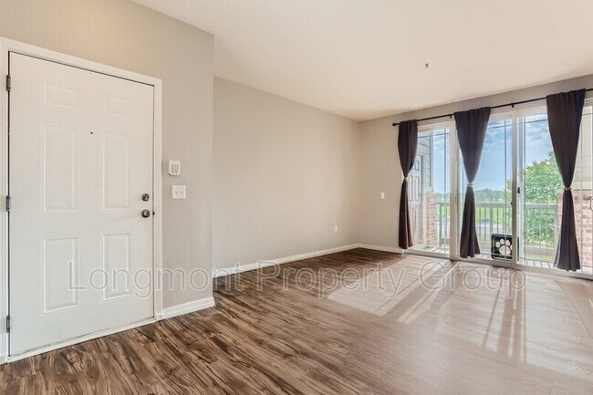 Building Photo - 804 Summer Hawk Dr