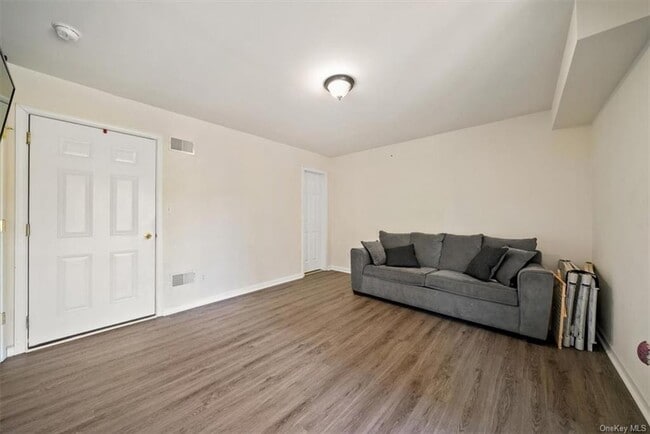 Building Photo - 10 Silas Seaman St