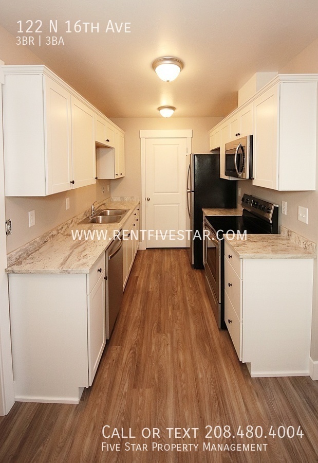 Building Photo - New 3 Bedroom 3 Bathroom Townhome Built 20...