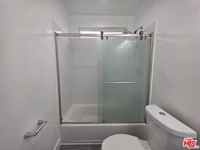 Building Photo - 105 Roswell Ave