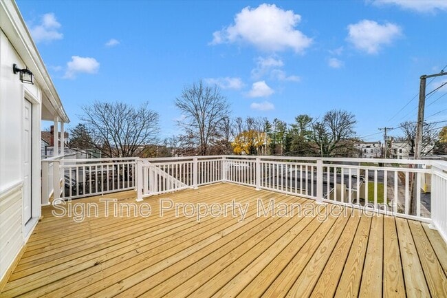 Building Photo - 25 Wayside Ave