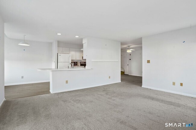 Building Photo - 101 Breakers Ln