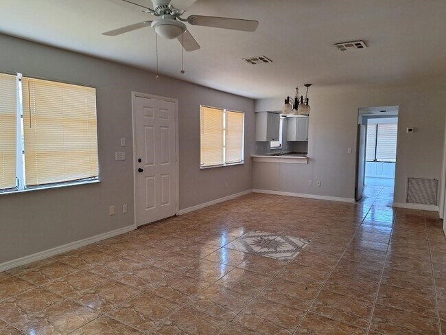 Building Photo - 1758 Mistletoe St