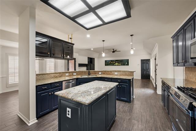 Building Photo - 2101 Tarrant Ln