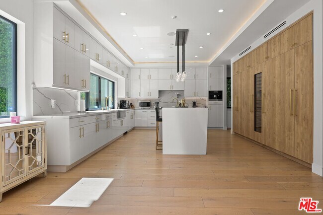 Building Photo - 13812 Cumpston St