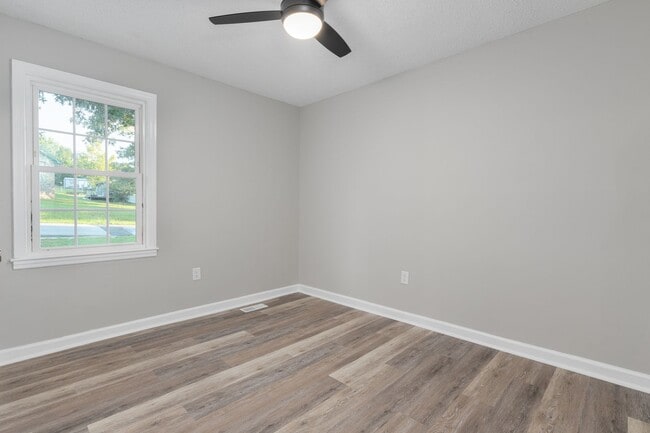 Building Photo - 216 Cross Hill Rd