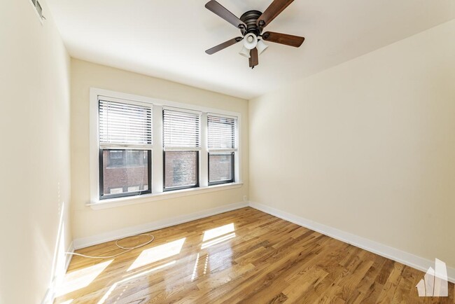 Building Photo - 2 bedroom in Chicago IL 60657