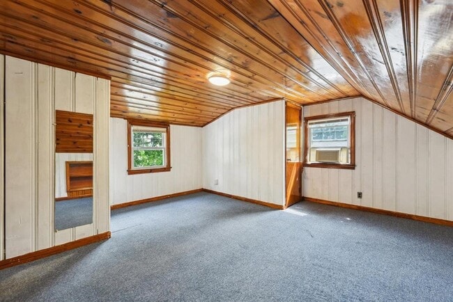 Building Photo - 482 S Elm St