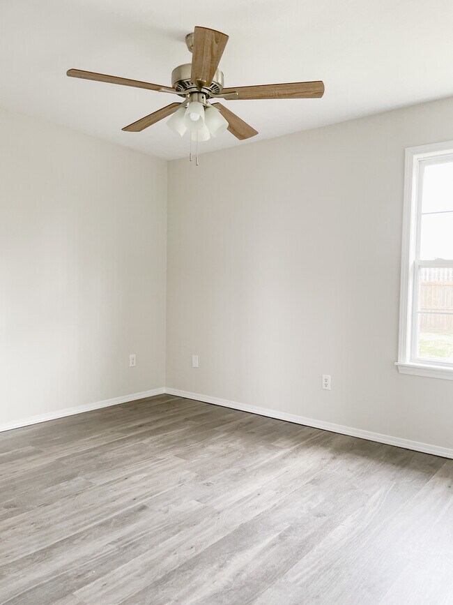 Bedroom - 704 N Cottonwood Ave