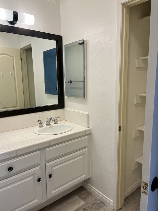 Building Photo - "Charming 3-Bed Oasis with 2 Baths in Moor...
